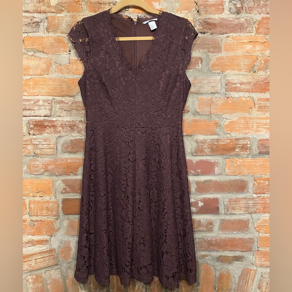 H&M Lace sheath dress in Burgundy/Eggplant. Size Small
